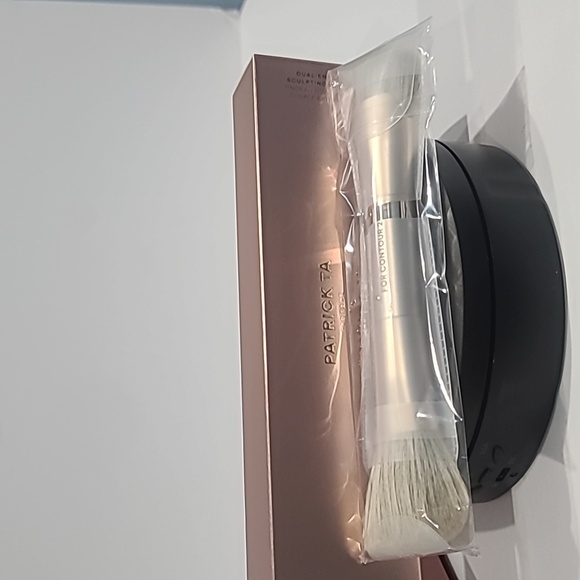 NIB ✅ Patrick Ta ~ DUAL ENDED SCULPTING BRUSH ~ Award Winner ✨ NEW IN BOX - Picture 8 of 11